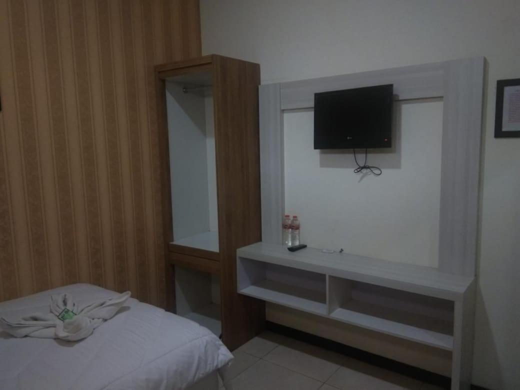 Alora Diponegoro Hotel Probolinggo Extérieur photo