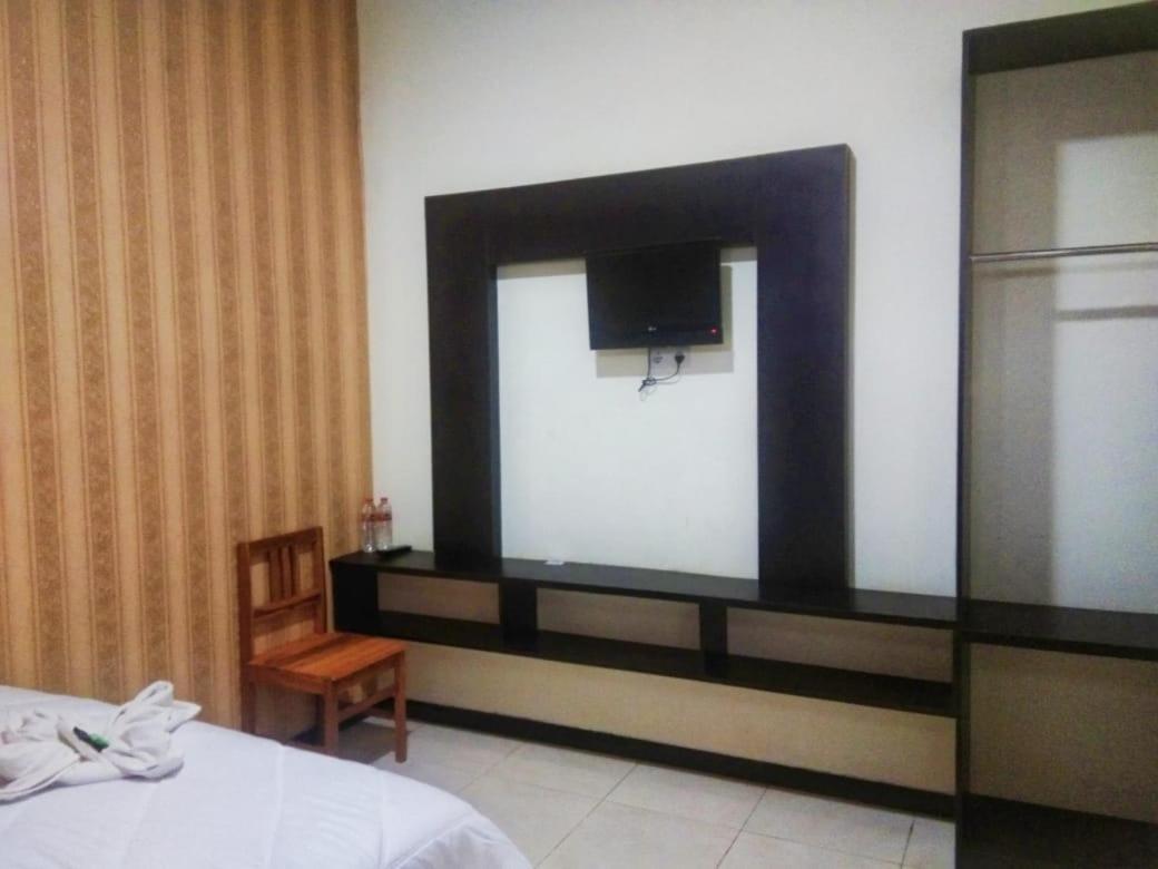 Alora Diponegoro Hotel Probolinggo Extérieur photo